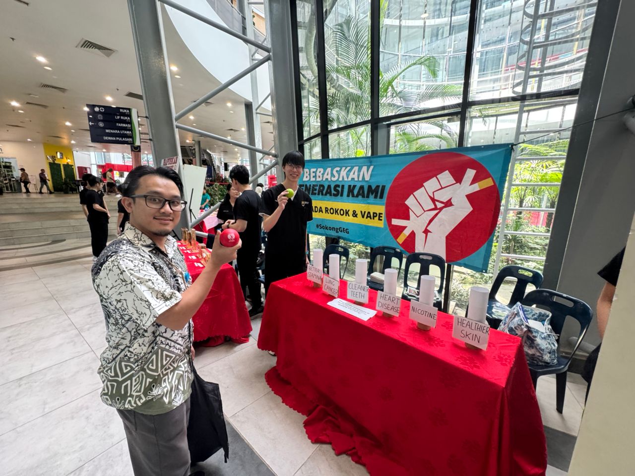Interactive Games and Smoking Organ Damage Display